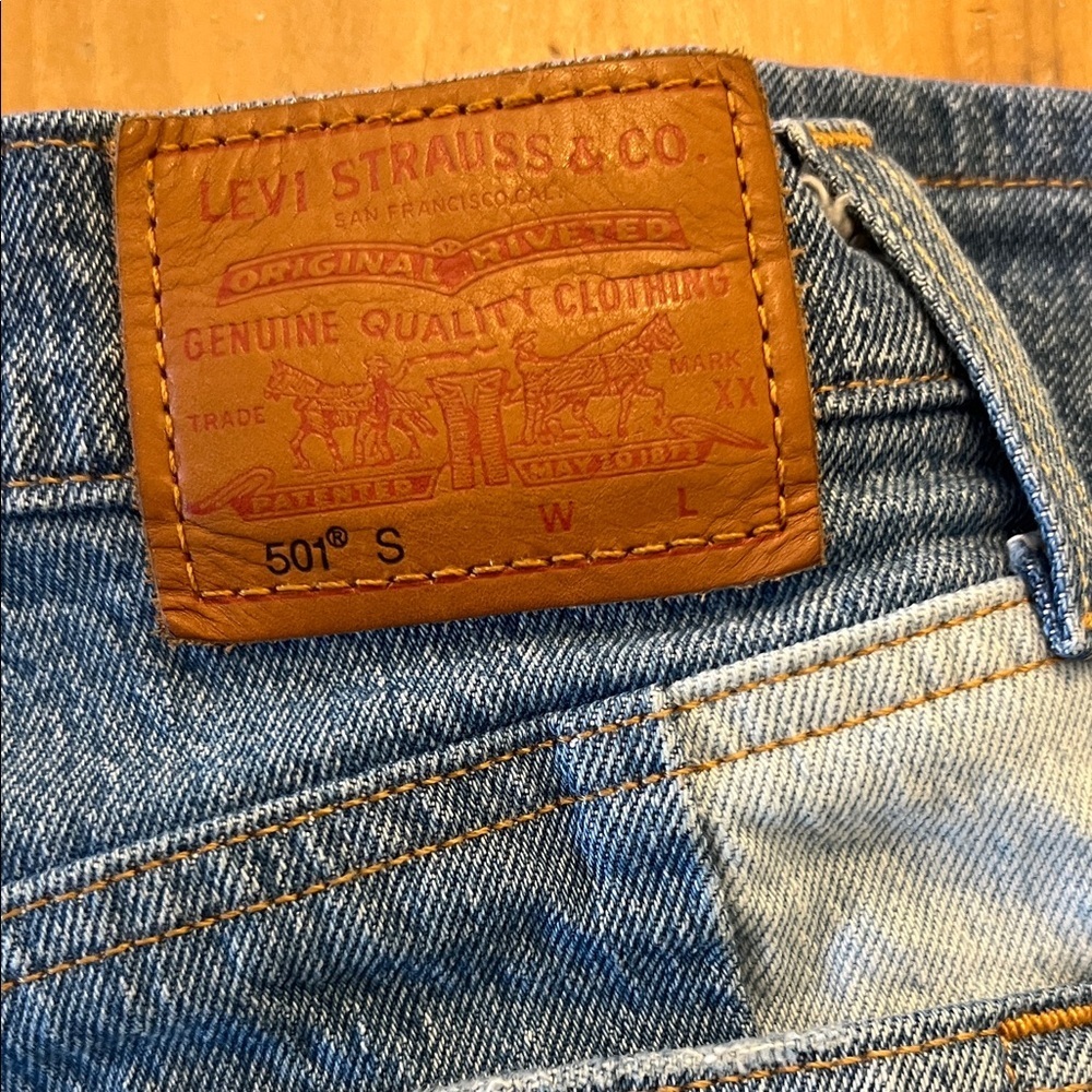 Levi's Two-Tone Blue Straight Leg Jeans - Picture 8 of 8